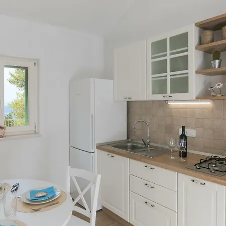 House Sarbun * Постира