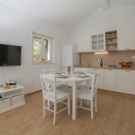 House Sarbun Апартаменты Постира