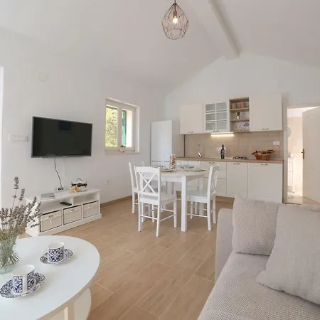 House Sarbun Апартаменты *